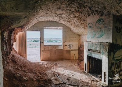 abandoned dugout coober pedy